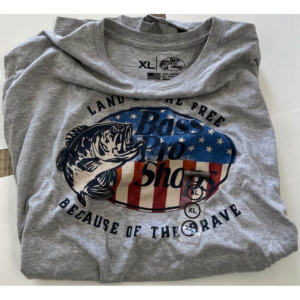 Bass Pro Shops Mens XL Gray  T Shirt Land of‎ the Free Because of the Brave